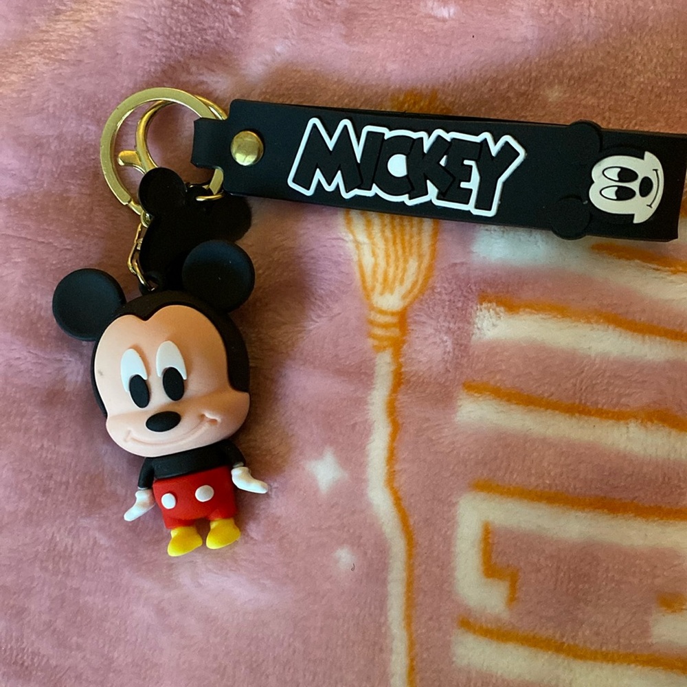 NWOT Mickey keychain
